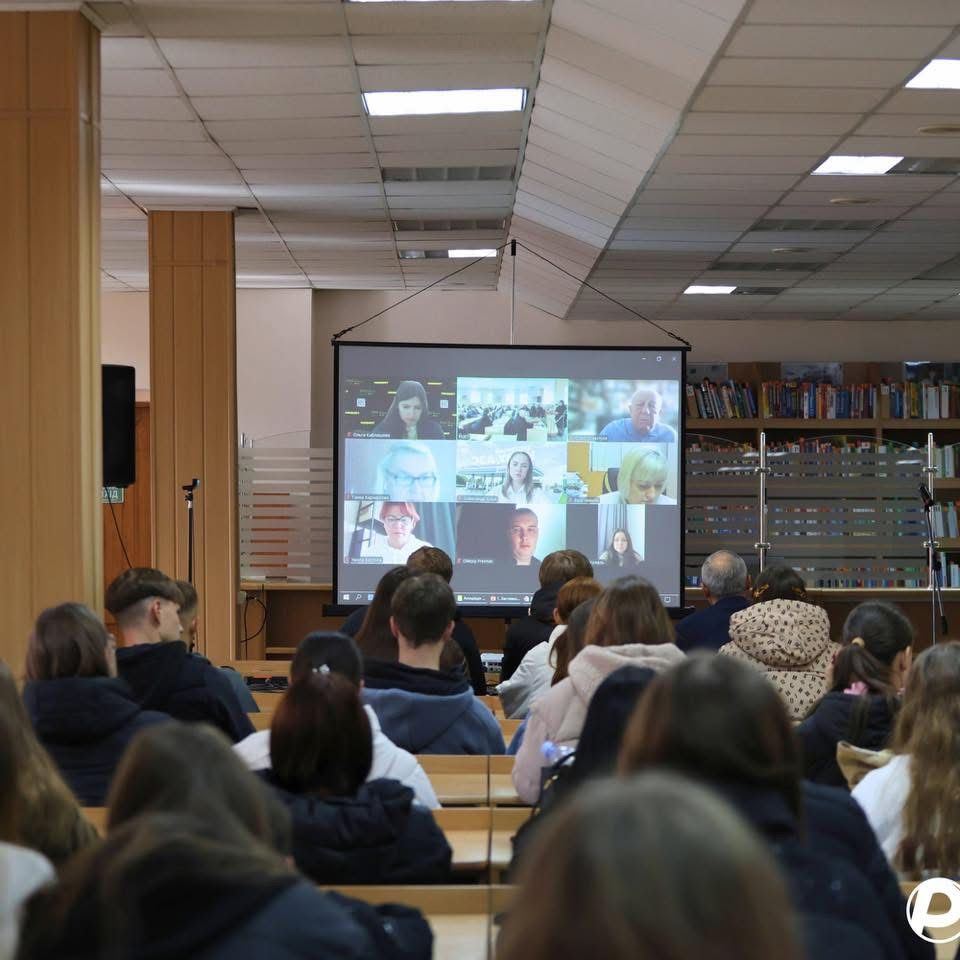 Круглий стіл у ПУЕТ. Фото № 6/5