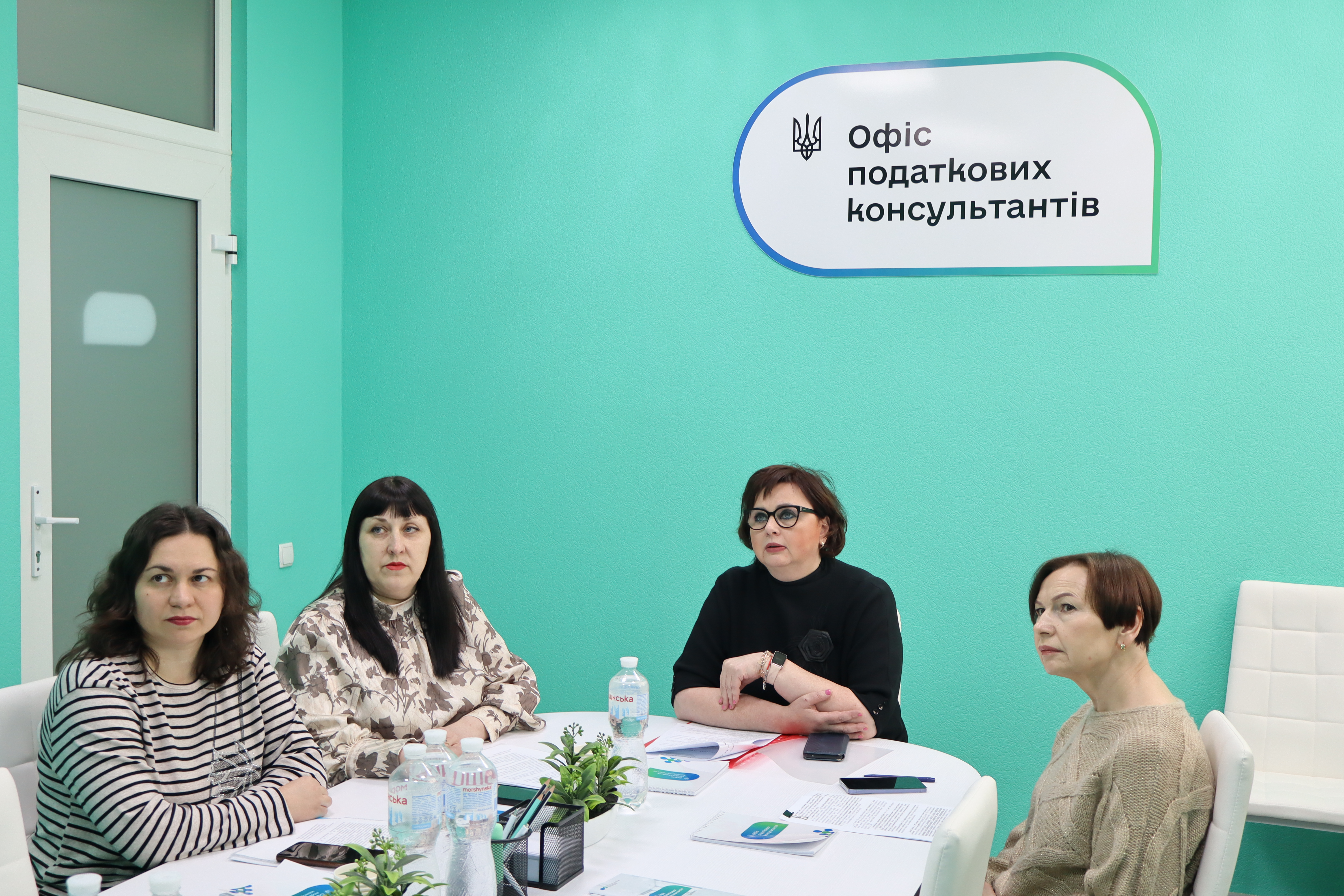 «Круглий стіл» у приміщенні Офісу податкових консультантів . Фото № 2/1