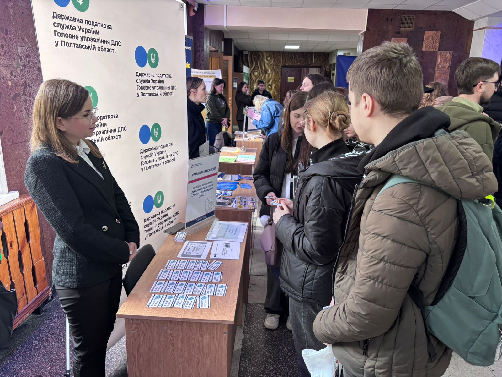 Ярмарок вакансій у Полтавському університеті економіки і торгівлі. Фото № 3/2