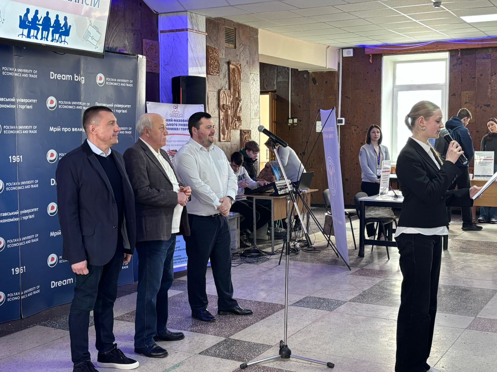 Ярмарок вакансій у Полтавському університеті економіки і торгівлі. Фото № 4/3